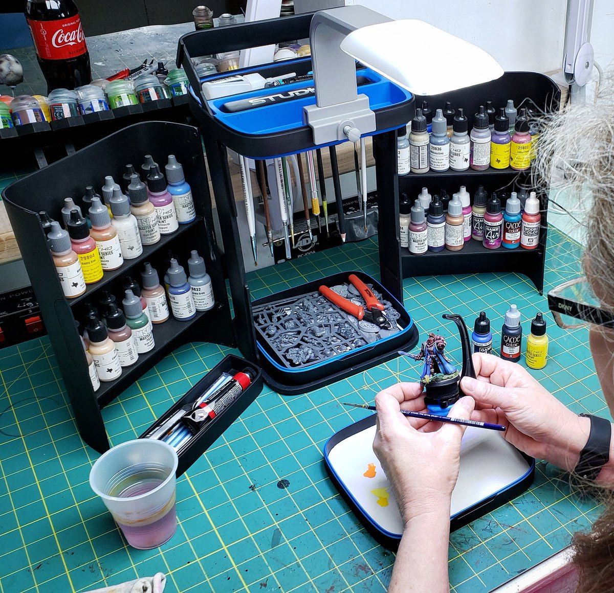 Studio X in action. We also have a video going up shortly as an update on the kickstarter that shows packing it up. 
The next stretch goal is so close to opening up. Check it out! 
kickstarter.com/projects/92591…
#minimasterwerks #studiox #kickstarter #crowdfunding #tabletopgames