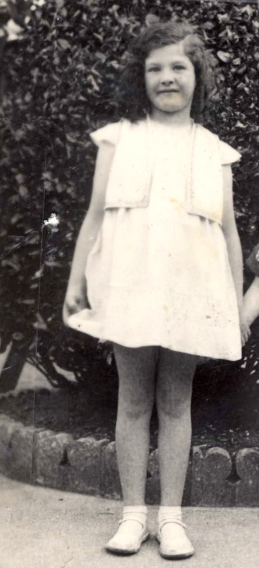 AuschwitzMuseum's tweet photo. 15 July 1931 | French Jewish girl Berthe Pakman was born in Paris.

In July 1942 she was deported to #Auschwitz and murdered in a gas chamber. https://t.co/A4sUEFHDCX