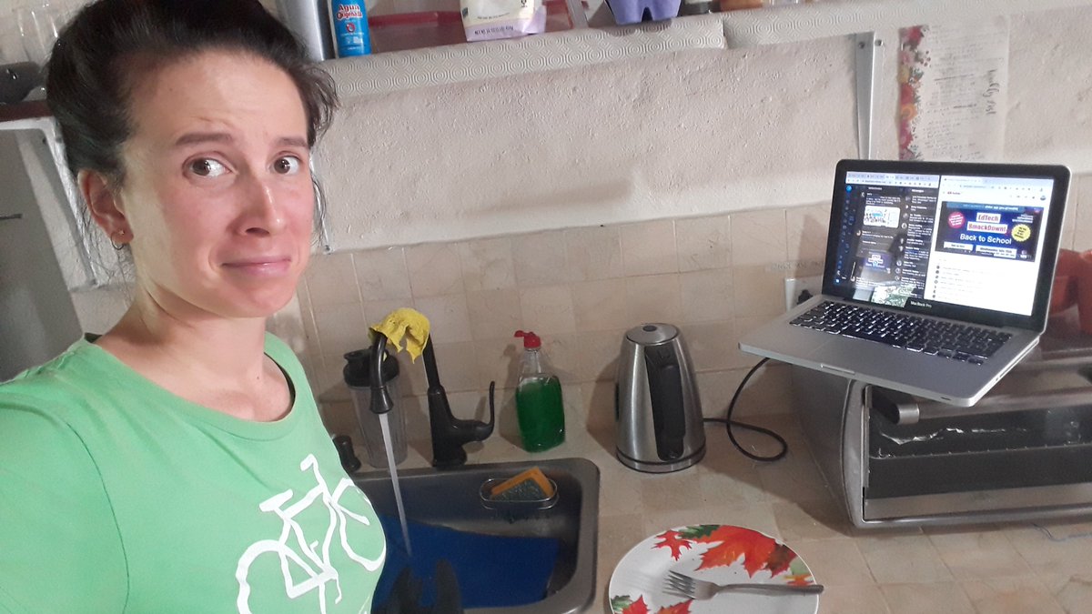 fungooli's tweet photo. When you have to do the dishes but you want to look at #edtechsmack #globalgeg https://t.co/zfOTXajM67