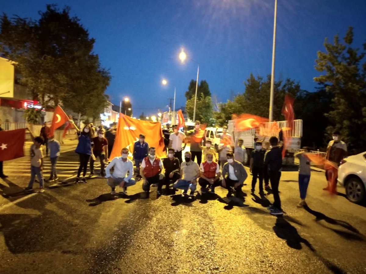 15 Temmuz 2016'da hain terör örgütü FETÖ tarafından milli iradeyi hedef alan menfur darbe girişimi ilçemizde düzenlenen program ile lanetlendi ve şehitler anıldı.
<a href="/kayakarakoc/">Kaya Karakoç</a> <a href="/HamurKaymakmlik/">T.C. Hamur Kaymakamlığı</a> <a href="/agrimem/">AĞRI MEM</a> @AgriValilik <a href="/mfaruktekinn/">Mehmet Faruk Tekin</a> <a href="/oftuncer61/">omer faruk tuncer</a> <a href="/ziyaselcuk/">Ziya Selçuk</a> 

hamur.meb.gov.tr