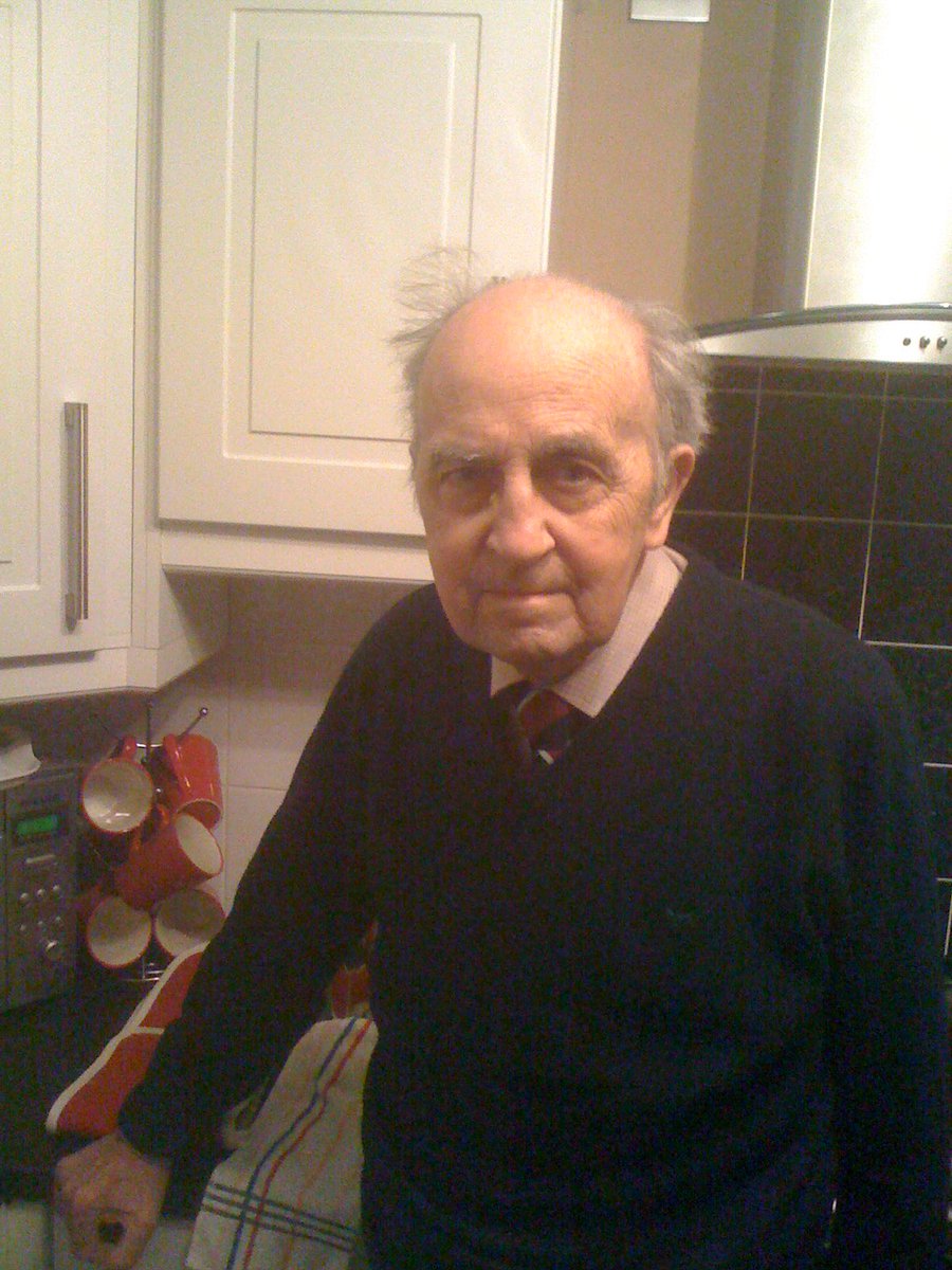 CarlFisher2014's tweet photo. The no1 reason I joined @macmillancancer #teammacmillan was the great support they gave me & my dad during/ after losing my mum to the big C - today would have been my late dads 91st birthday, but I love helping others - #waveofgreen so #fundraising https://t.co/WqZGEQHzrW https://t.co/iyXllqx1RF