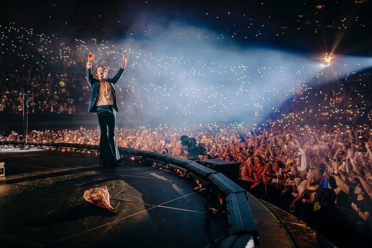 7Osloveontour's tweet photo. harry styles did this with 10 songs. https://t.co/1xWT0fXFml