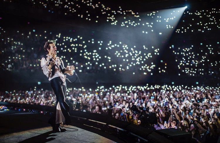 7Osloveontour's tweet photo. harry styles did this with 10 songs. https://t.co/1xWT0fXFml