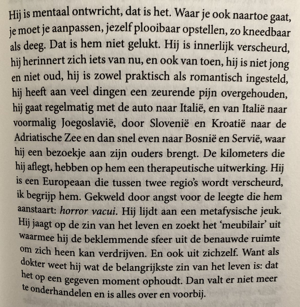 abdelkabenali's tweet photo. Dit is zo hartverscheurend mooi. Moe van het plooibaar zijn. #essay #ugresic beste essays die ik dit jaar las, ze raken me door de opgewektheid waarmee het verdriet van de gespleten mens wordt gedeeld, daardoor pijnlijk herkenbaar https://t.co/2IrKSH4iLl