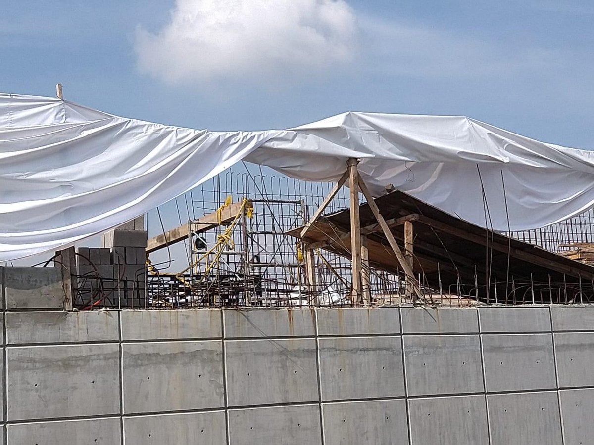 Espejored's tweet photo. En Eugenio Sue 226 construyen pisos de mas y pese a quejas constantes de vecinos sigue la obra, y la @AlcaldiaMHmx pasmada @vromog ?? https://t.co/5nYtZ1BgiK