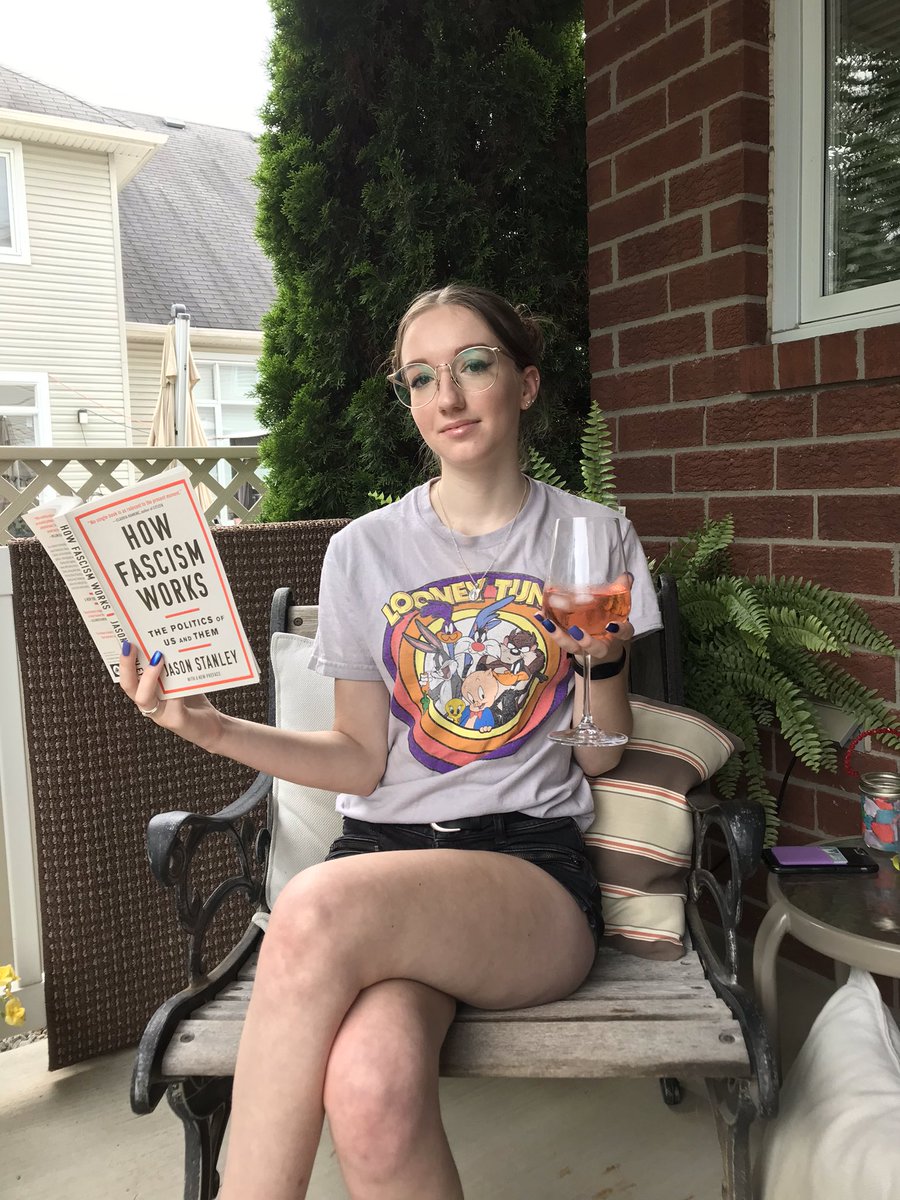 arthritisbxtch's tweet photo. my dad and brother were making fun of me for taking these pictures calling me a “social justice warrior” who tells other people what to believe. sorry i educate myself about current events and don’t justify systemic racism hun xx <3 #ineedtomoveout https://t.co/EBEovsnN7y