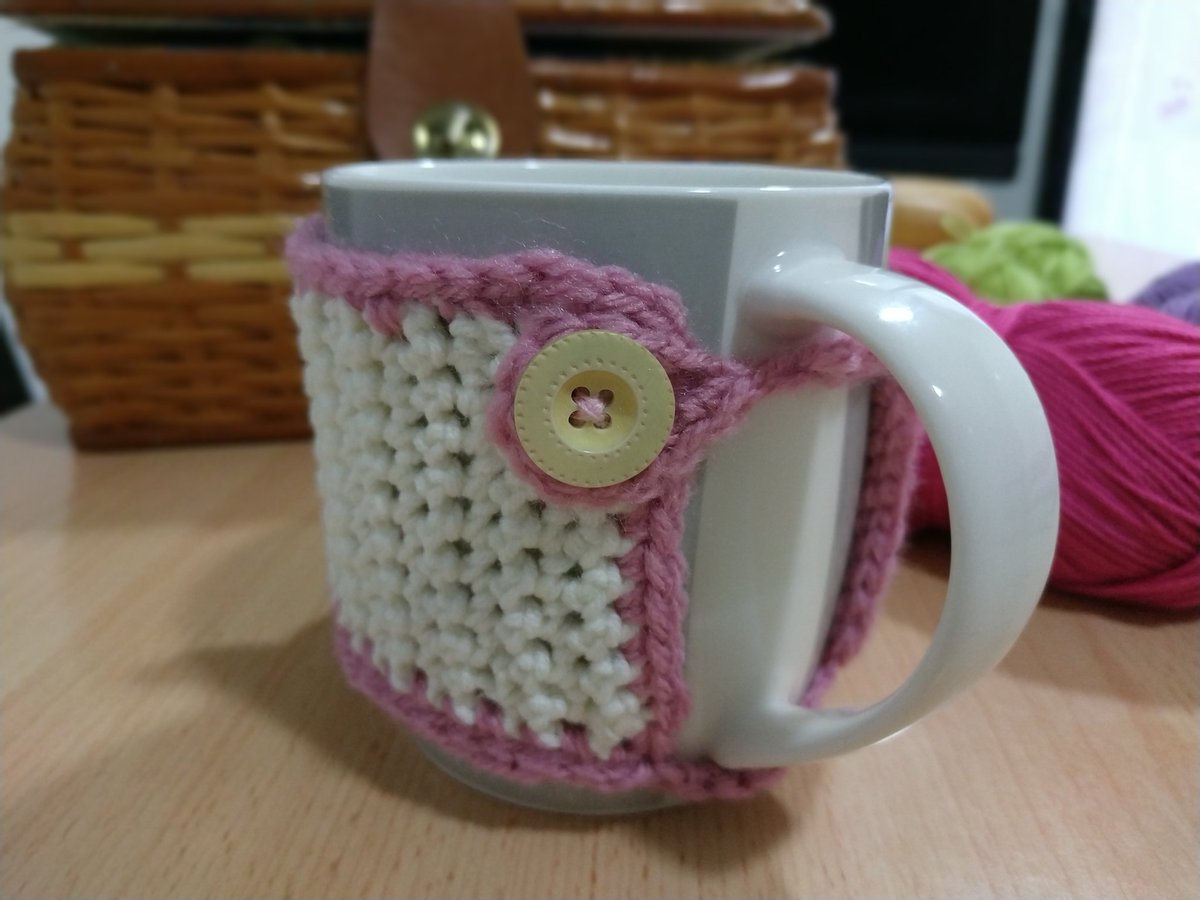 bequisoain's tweet photo. De ganchilleo. Mi primera funda para tazas. 🌸
#ganchillo #periodistayganchillera #megustatejer #desconexión https://t.co/cQwOnQxWyT