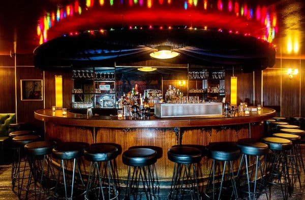 picturesofdives's tweet photo. Holiday Cocktail Lounge - New York, NY https://t.co/kpqBUKF5M2
