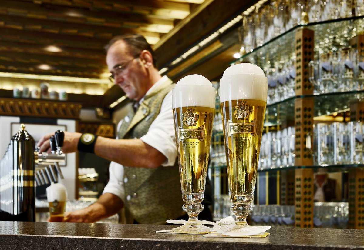 Südtirol stellt sich vor: Mit der #Spezialbier-Brauerei FORST durchs ganze Land - Kilometer um Kilometer, entlang der unzähligen malerischen Radwege in #Südtirol, bekommt man nach und nach ein tieferes Verständnis der Tradition ....Weiter lesen...facebook.com/freundedorftir… #bier