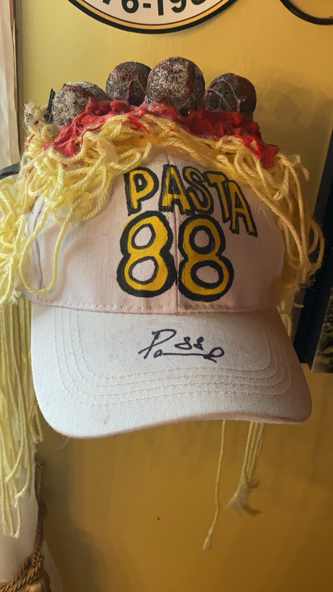 LisaOuimette's tweet photo. @Robinhuck8467 @pastrnak96 @JoeGiza The long hair would look amazing in the pasta hat! https://t.co/fxzdyBvEvb