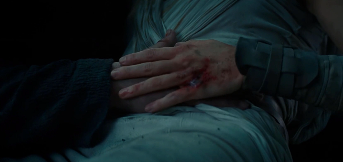 And then TROS puts emphasis on it verbally as well “When I offer you my hand again, you’ll take it”“I did want to take your hand. Ben's hand.” When Ben saved Rey it’s with his open hand, the light. And when she finally takes his hand these two are in alignment, like an eclipse.