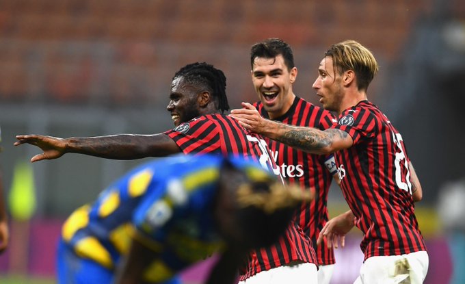 MilanistiOrId's tweet photo. FT #ACMilan 3 : 1 #Parma 

YESSSSSSSSS MENANGAN
kemenangan yang seharusnya #Uyeeaaah 🔥
peringkat 6-7 dengan point sama bersama Napoli diklasemen.

Next Match Milan akan kembali bermain kandang menghadapi Bologna

Komentar Kalian hasil Laga ini Milanisti?

#ForzaMilan 🔴⚫️💪 https://t.co/x2MAqirrPS