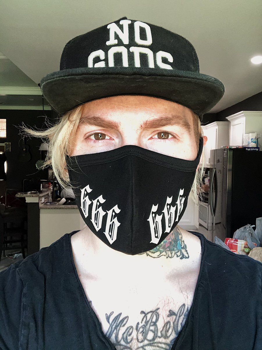 DylanTaylorDrum's tweet photo. Social distancing on two levels 👣 @BlackCraftCult #putyourfacemaskon #ohwaitnevermind https://t.co/XPDbMh1iVb