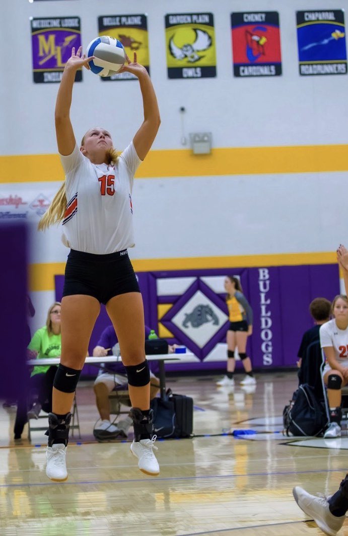 jadynjackson_'s tweet photo. I am very excited to announce that I have committed to Pittsburg State University to further my academic and volleyball career!! I am beyond thankful for all of my family, coaches, teammates, and friends who have supported me throughout the years. Go Gorillas!!❤️💛 https://t.co/9BM4386u2e