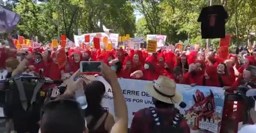 Aljire2's tweet photo. És vergonyós que no es doni cobertura informativa al desplaçament de més de 1500 treballadors a Madrid lluitant per 25000 llocs de treball i demanant un futur industrial per a les plantes de Nissan a Barcelona. Així no fem país senyors de TV3 https://t.co/pF12OSKdSp