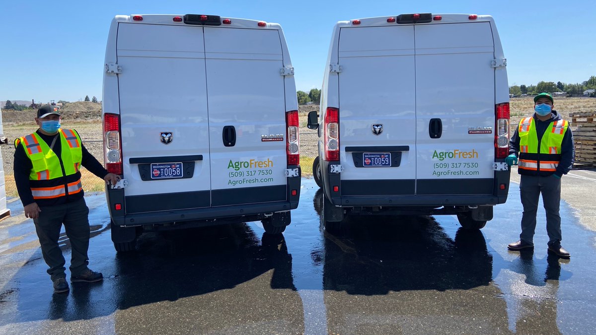 AgroFreshWorld's tweet photo. Have you seen the new 🍎 license plates in WA State? 
Our fleet of #SmarterFreshness service vehicles are shining with industry pride and support for @WAEF_ORG students.

More info on these specialty plates recognizing the apple industry: https://t.co/O5MSM3YIU5 #ApplePlates https://t.co/nMieDi47TB