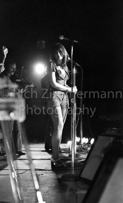 Happy birthday to Linda Ronstadt!!  Seen here in 1972 with Kris Kristofferson and Ramblin\ Jack Elliot! 