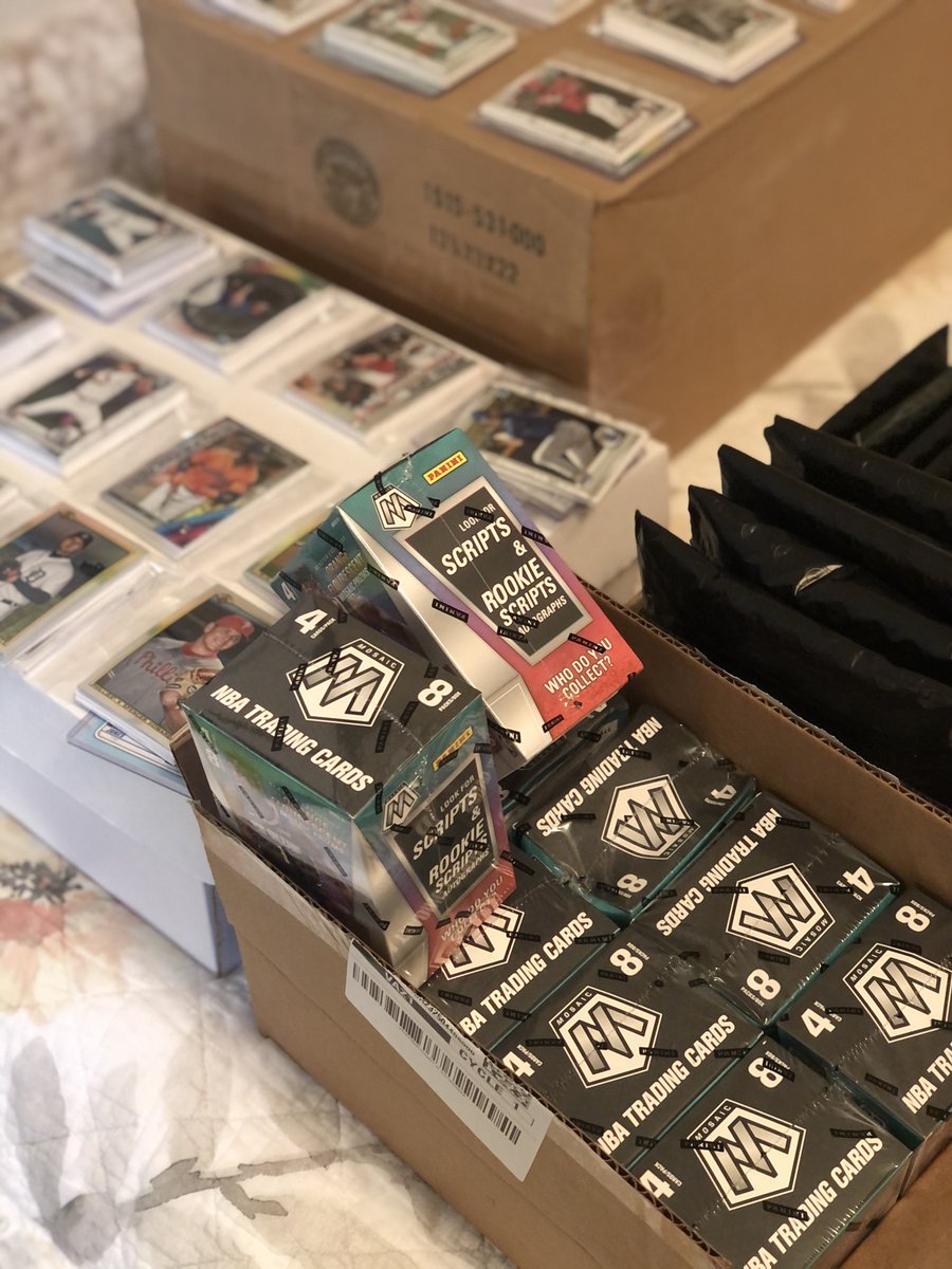SPORTFOLIOstore's tweet photo. WE ARE BACK TONIGHT

BREAKING NON STOP for 3 HOURS!

Watch live as we find more 🔥🔥🔥 : https://t.co/OMQFHhR9xE

🔥 10x Mosaic &amp; 10x Bowman 🔥 https://t.co/wCbyjwdQCo