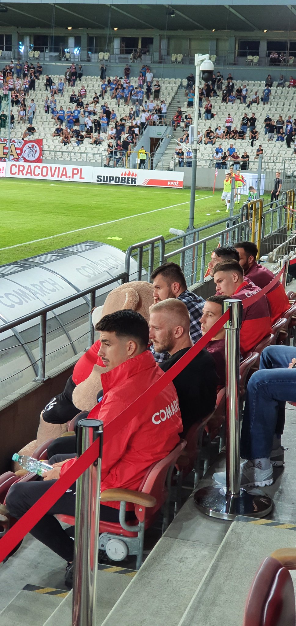 Grzegorz Cichy On Twitter Cralpo W Cracovia Gra Mlodziez Na Trybunach Hanca Lopes Pelle