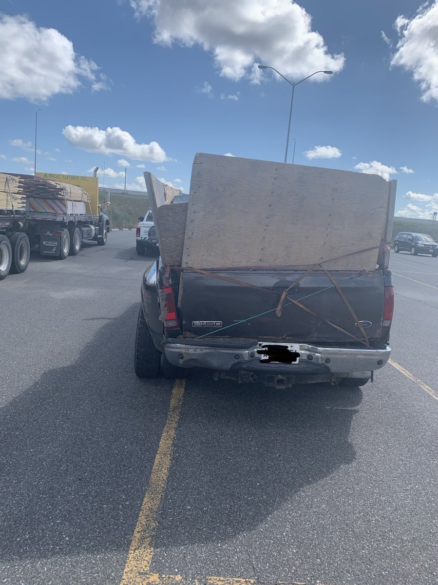 TeoOntario's tweet photo. #MTOOfficer stopped this truck that was literally falling apart from the heavy wood inside. Mechanical and administrative defects also contributed to charges and plates being removed. #RoadSafety @fordnation @CVSA #OperationSafeDriverWeek https://t.co/M5Cb9A7bEy