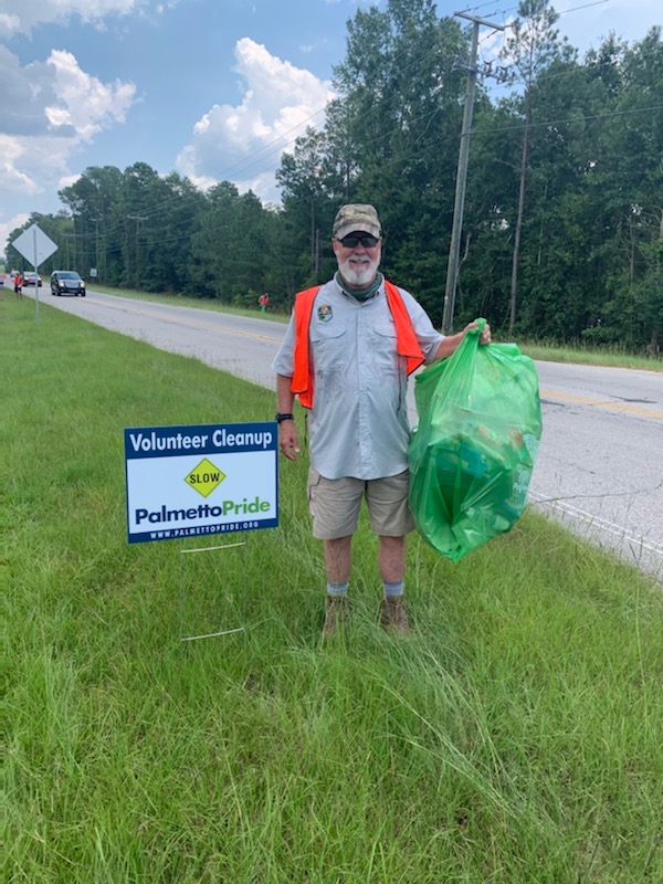 PalmettoPride's tweet photo. Thank you to SC7, @PalmettoTrail, Global Eco-Adventures, @TomMullikinSC + Lt. Gov. @PamelaEvette for bringing awareness to litter in SC. We picked up a truck bed full of trash in 1 hour under the southern sun at Ft. Jackson Passage. #GrabABagSC #SC7 #CitizensNotCustomers https://t.co/CW7YBKVOMe