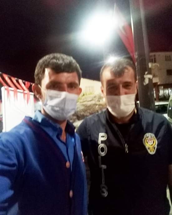 Pasinler polis Allah olsun sağlıklı 
🇹🇷🇹🇷🇹🇷🇹🇷An itibarı demokrasi nöbetindeyiz kent meydanında
15.Temmuz 2020 çarşamba
Maşallah hayırlı olsun 👏