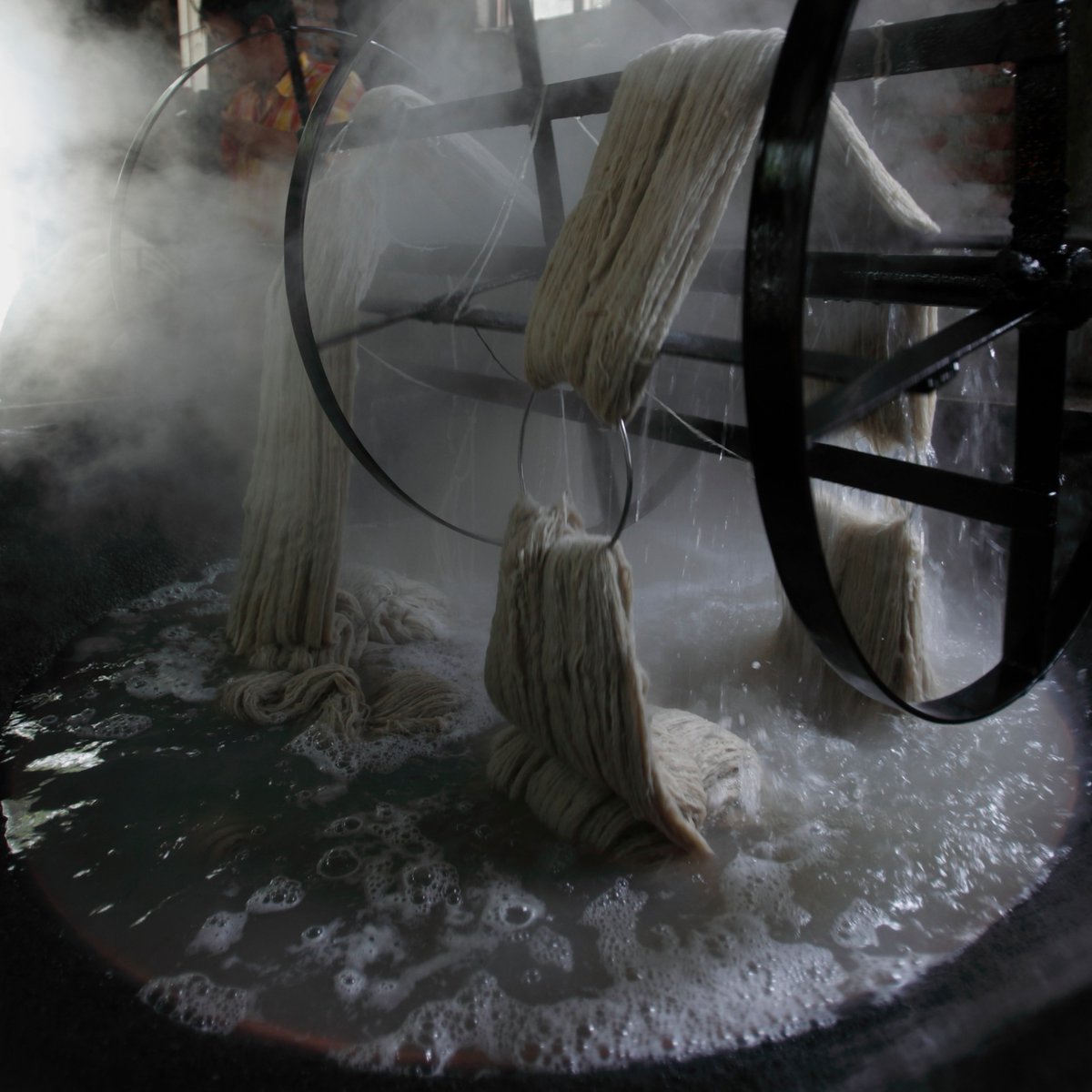 TufenkianCarpet's tweet photo. Altogether more than 1500 hours of artisanal workmanship is required to make each of our carpets perfectly imperfect, charmingly individual, and to create the almost magical connection between the finished carpet and those who share their lives with it. I
#extremelyhandmade https://t.co/ea08kuC4zI