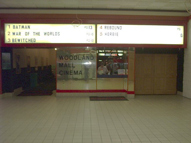 BGMemoriesTees's tweet photo. BG’s Woodland Mall announced today that its Cinemark movie theatre would be closing 😢 end of an era, but so many memories made there! What movies do you remember seeing there? #AyZiggy https://t.co/XBMDSXu8sT