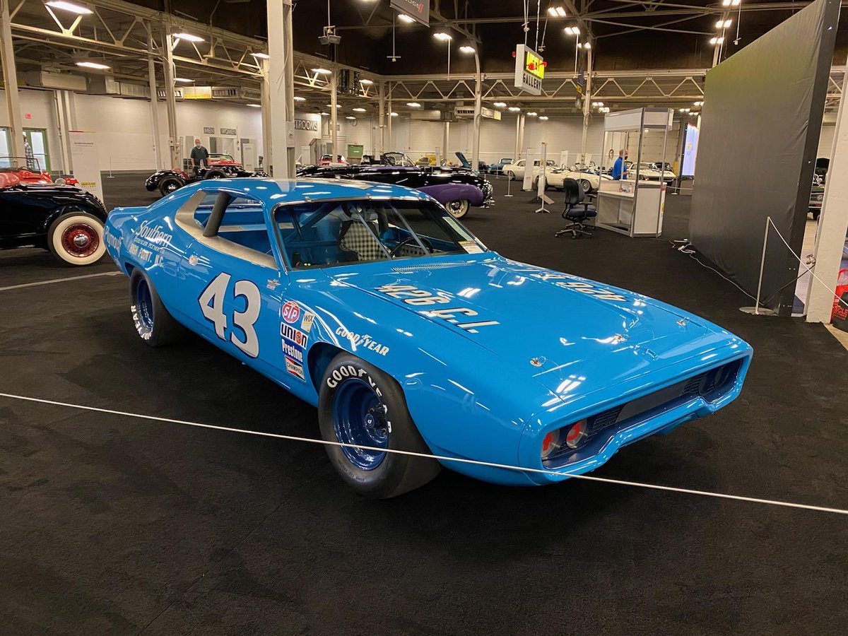 LVGarage702's tweet photo. Mecum Gallery at Mecum Indy

#MecumGallery #Mecum #MecumIndy #MecumAuctions #WhereTheCarsAre #classiccar #classiccars #luxury #elegance #drivetastefully #oldtimer #cars #carvintage #vintagecar #vintagecars https://t.co/QnIKpUo3qd