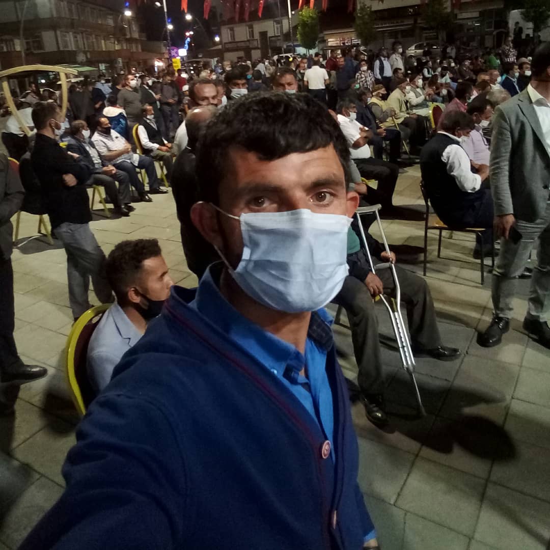 Allah olsun sağlıklı 
🇹🇷🇹🇷🇹🇷🇹🇷An itibarı demokrasi nöbetindeyiz kent meydanında
15.Temmuz 2020 çarşamba
hayırlı olsun 👏