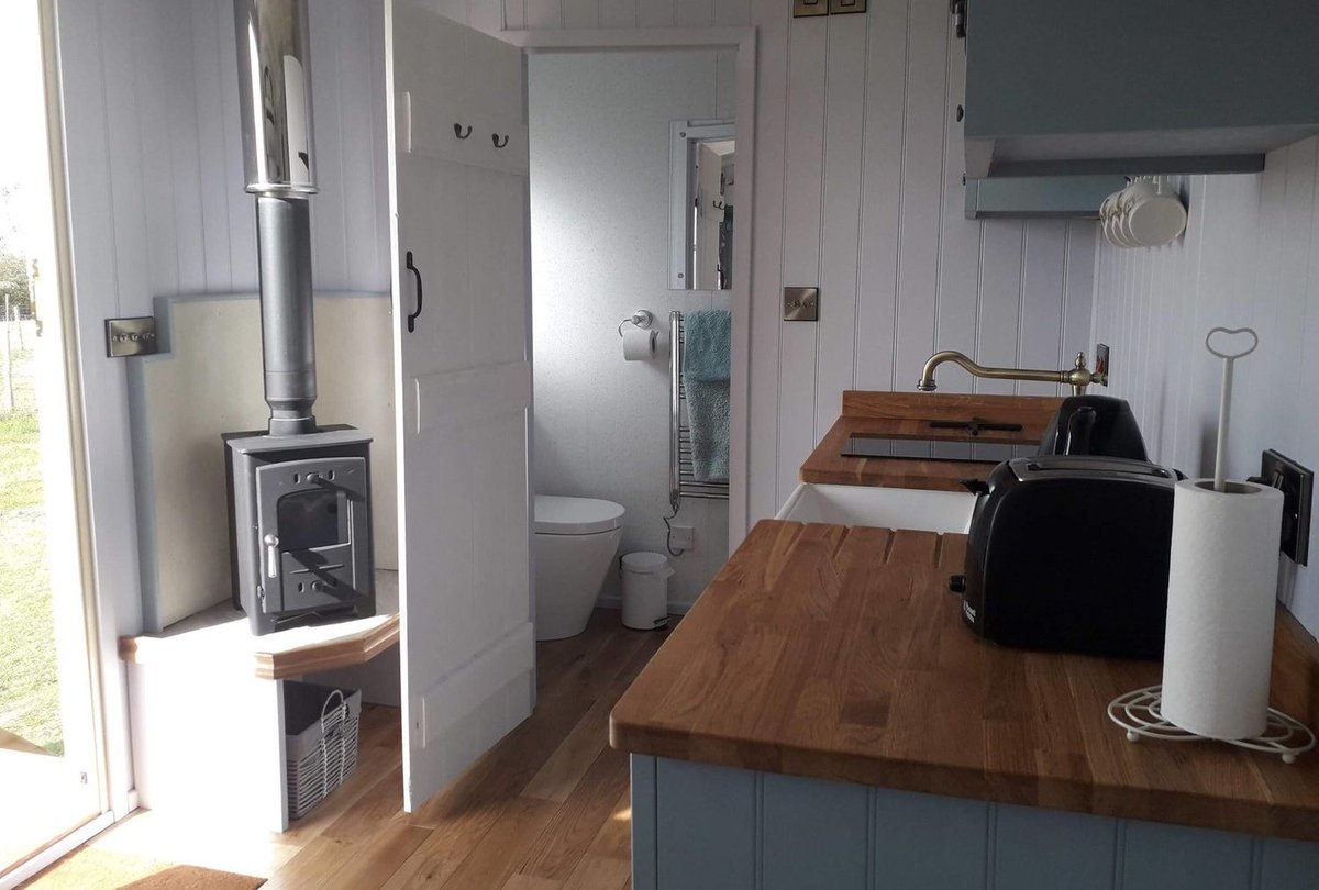 cabinbookers's tweet photo. Shepherds View is set in the beautiful Norfolk countryside. 

On arrival you will find home produced eggs, bacon, and prize winning sausages in the fridge ready for your first breakfast.

Take a look: https://t.co/PhNpEEqhdf #cabin #retreat #staycation https://t.co/9koKwk083B