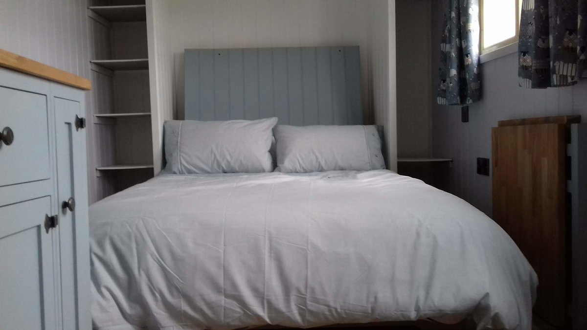 cabinbookers's tweet photo. Shepherds View is set in the beautiful Norfolk countryside. 

On arrival you will find home produced eggs, bacon, and prize winning sausages in the fridge ready for your first breakfast.

Take a look: https://t.co/PhNpEEqhdf #cabin #retreat #staycation https://t.co/9koKwk083B