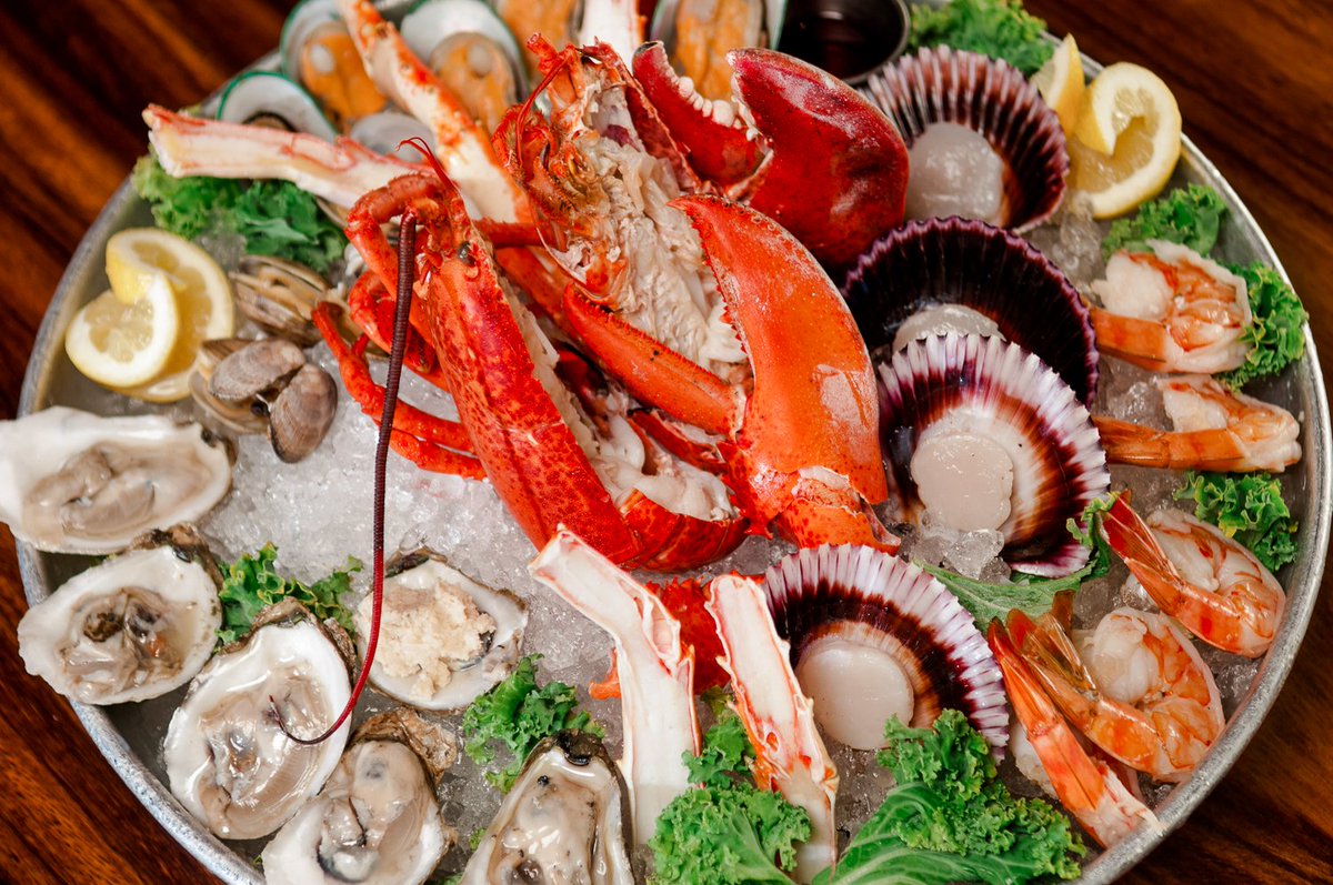 This chilled seafood platter is incredible! Come have dinner with us 😁

 #sdlife  #dinelocalsd  #downtownsd  #sandiegorestaurants  #bestofsandiego  #gaslampquarter  #osetrasd