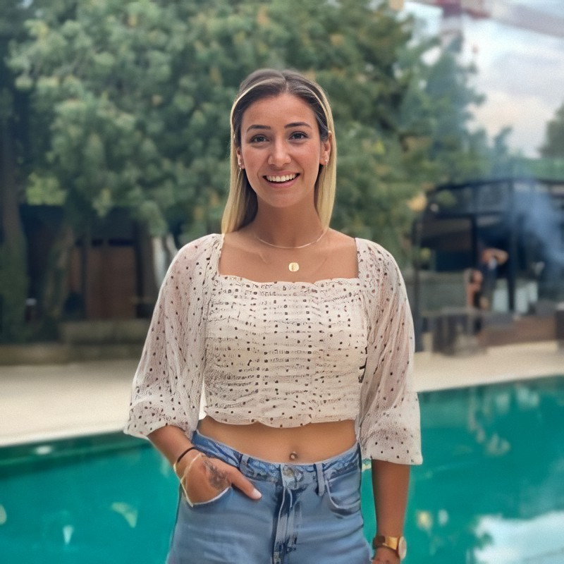 Ahmed Arif' in çok sevdiği Leyla'sı ve ona yazdığı mektubunun son satırları; 
Kendine iyi bak, bir daha hiçbir ana doğuramaz seni. Bir daha hiçbir cihan bulamaz seni. Tekrar öperim. 
Leylim Ley 
<a href="/evrimkeklik_/">Evrim Keklik</a>