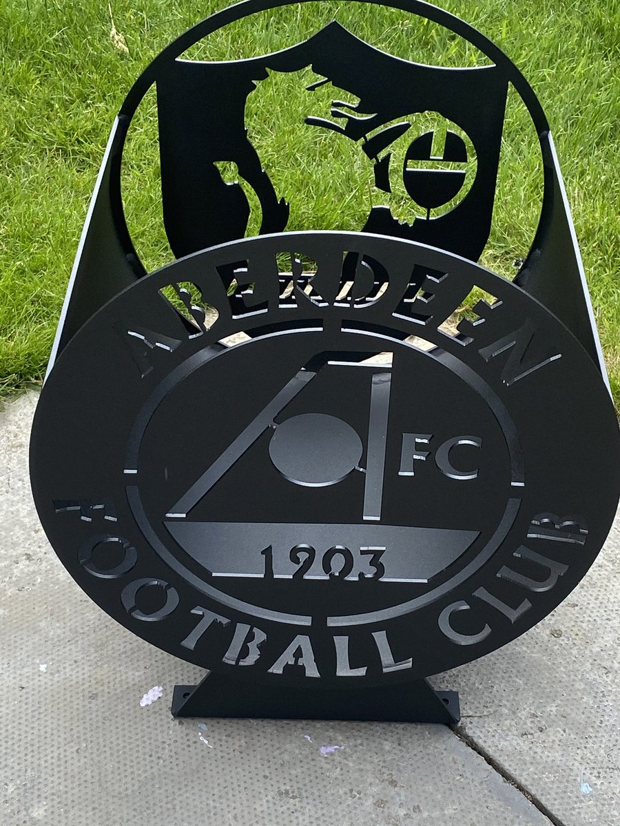 alis_83's tweet photo. Think My Husband &amp; Son like their surprise fire pit for the garden (#raithroversfc #aberdeenfc) thank you @jgbsteelcraft @RaithRovers @AberdeenFC https://t.co/OMmLbIRVZt