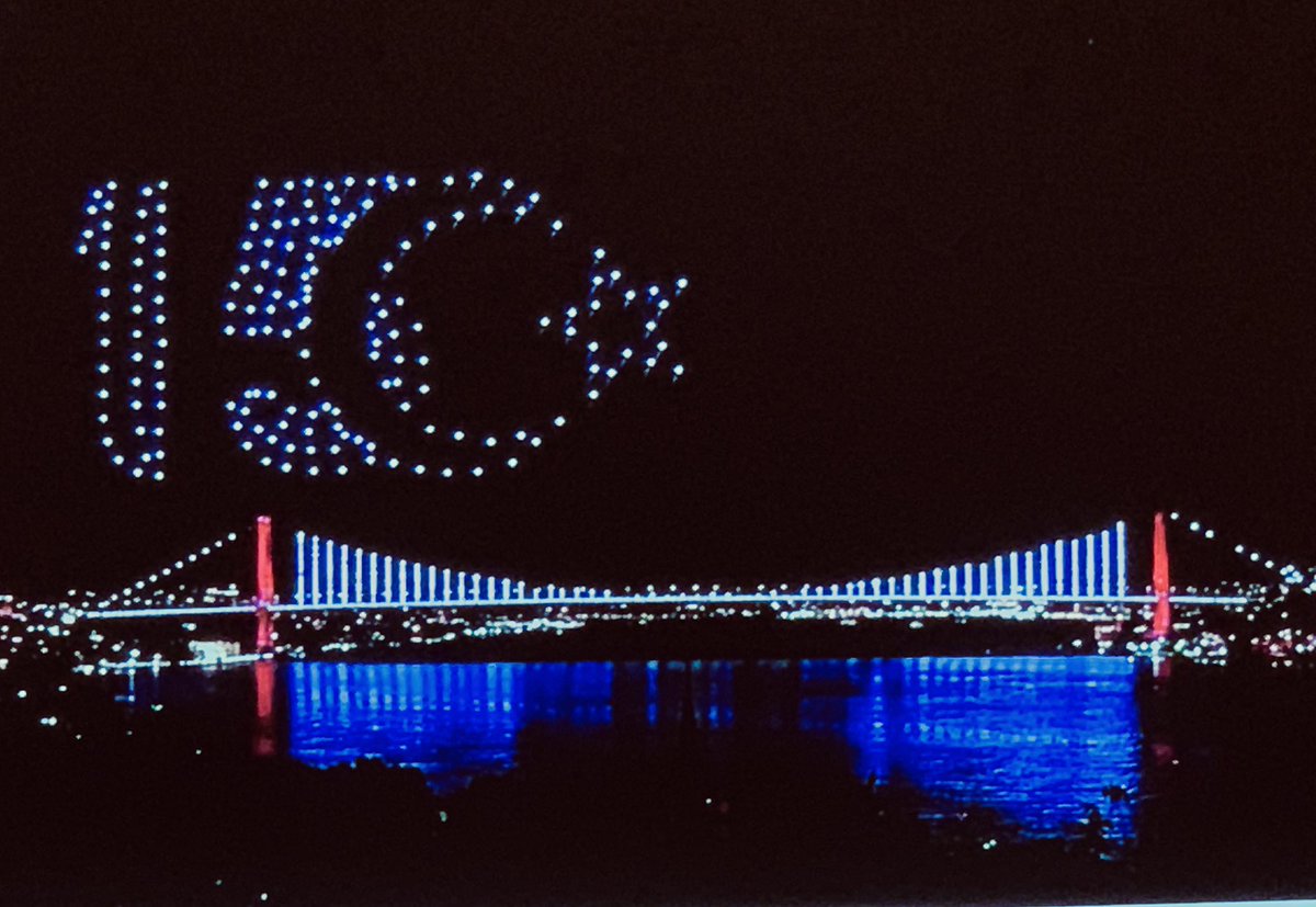 AliCiriss's tweet photo. Drone gösterisi muazzam... https://t.co/enbrBuHKTP