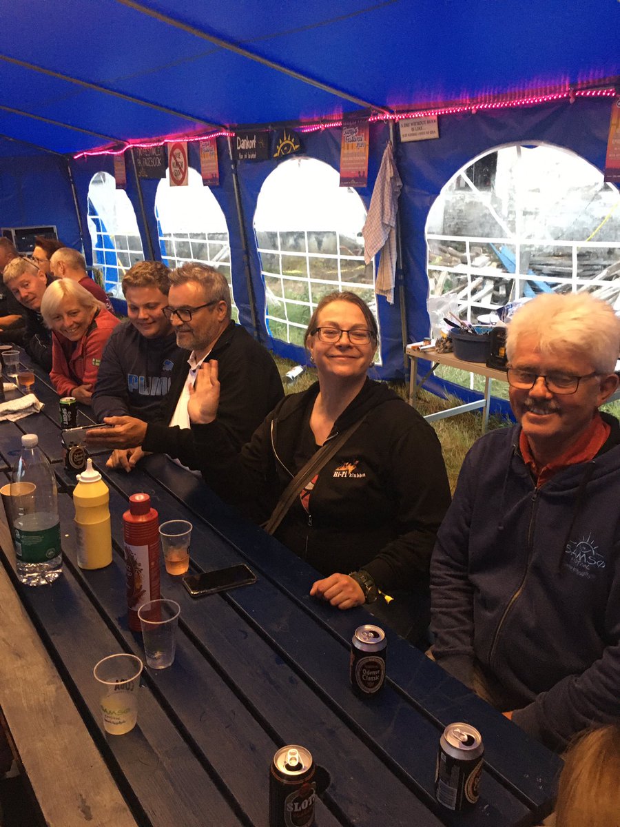 MajaNKristensen's tweet photo. Alle crews (almost) har en uofficiel Samfest ting ❤️😘 alt er love #samfest #samsø https://t.co/nYOcLN6LFx