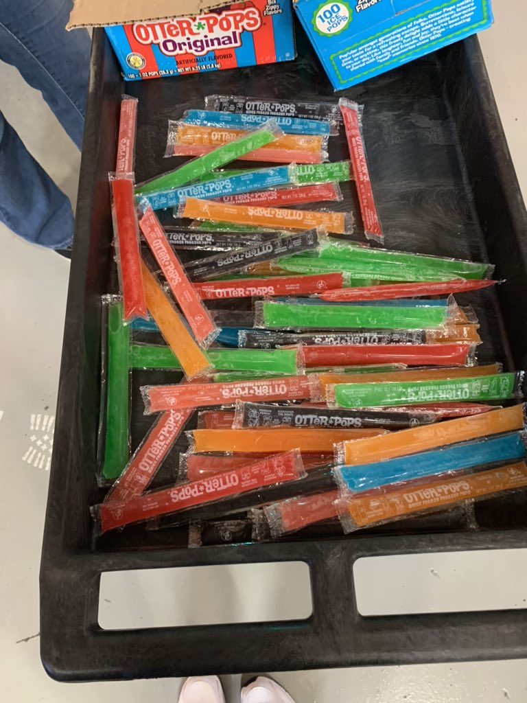 HD PRo #3273
Keeping our associates 😎 otter pop chillen