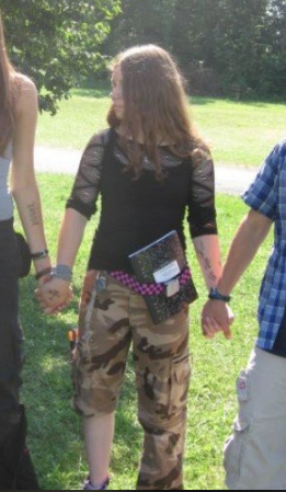 MollyOstertag's tweet image. just for fun here is me as a baby at camp, I was playing a punk runecasting magician who cast spells using sharpies and it was really cool