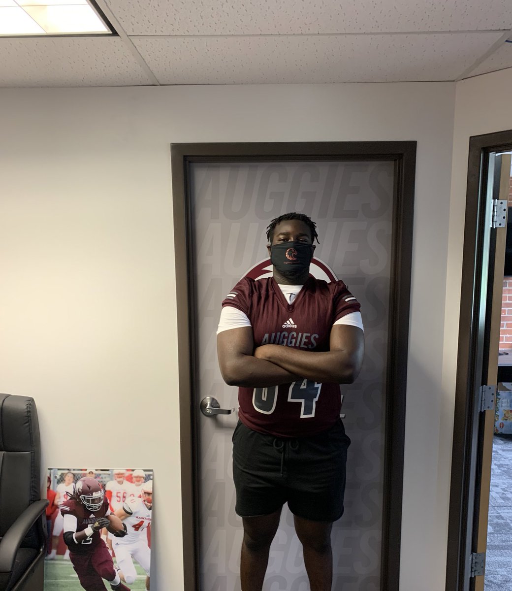 Had a great time on my visit today‼️. Thank you <a href="/C_Comp1/">Christopher Compton</a> <a href="/Augsburg_FB/">Augsburg Football</a> for this opportunity.