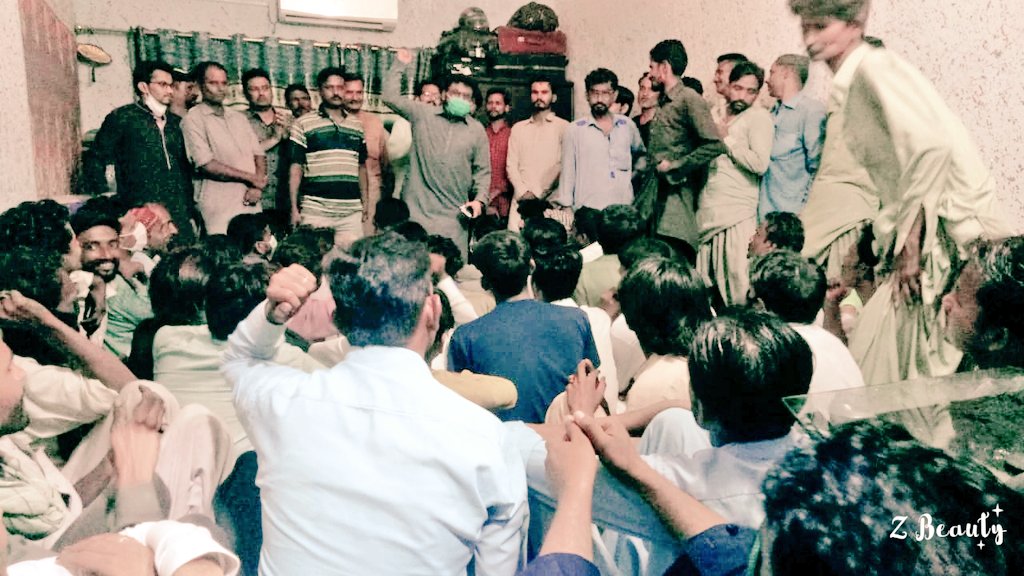 MasroorHassain's tweet photo. تنظیم ایم کیو ایم پاکستان بحالی کمیٹی ٹاوُن حالی روڈ سیکٹرFڈسٹرکٹ حیدرآبادیوسی85 گلشن حالی بہادر آباد کے موجودہ ذمہ داران وساتھیوں کی وسیم حسین بھائی شہزاد قریشی بھائی سے ملاقات بہادر آباد کو چھوڑ کر نظریہ کے قافلے میں ڈاکٹر فاروق ستار بھائی کے ساتھ شامل
@DFSMQM @SyedWaseemMNA https://t.co/sGaFcq8RPV