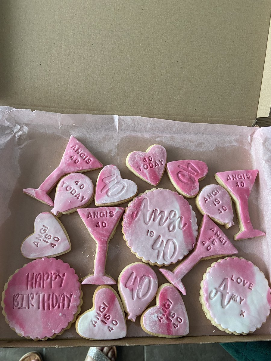 Angoliviasmummy's tweet photo. Another lovely birthday present this time from my niece. So lucky to have some special people in my life from family, friends and work colleagues ๐ #40tomorrow https://t.co/josKTPJ0Z1