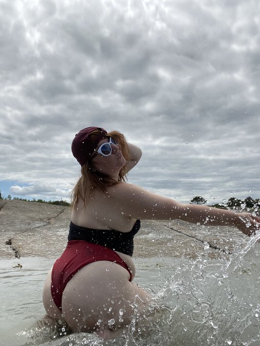 4 pic. Beach daze https://t.co/eAbyKh8Thg https://t.co/kzRL8yhjB6