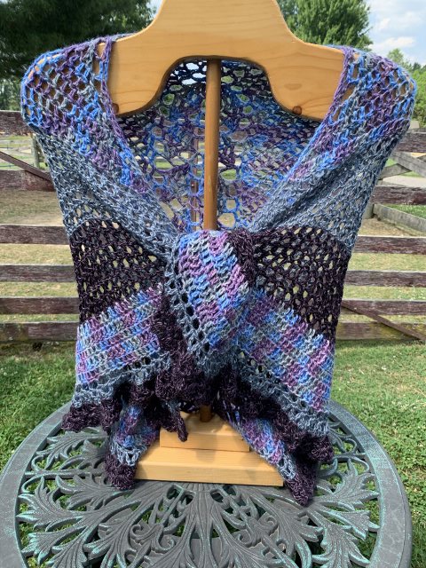 alpacameadows's tweet photo. This wonderful triangular shawl has a lacy stitch pattern and ruffled border, is luxuriously soft, and is a piece that can be enjoyed for a long time, throughout the year! https://t.co/WZkNAGXveO #alpacashawl #triangularshawl https://t.co/zTqZ3fnUGz