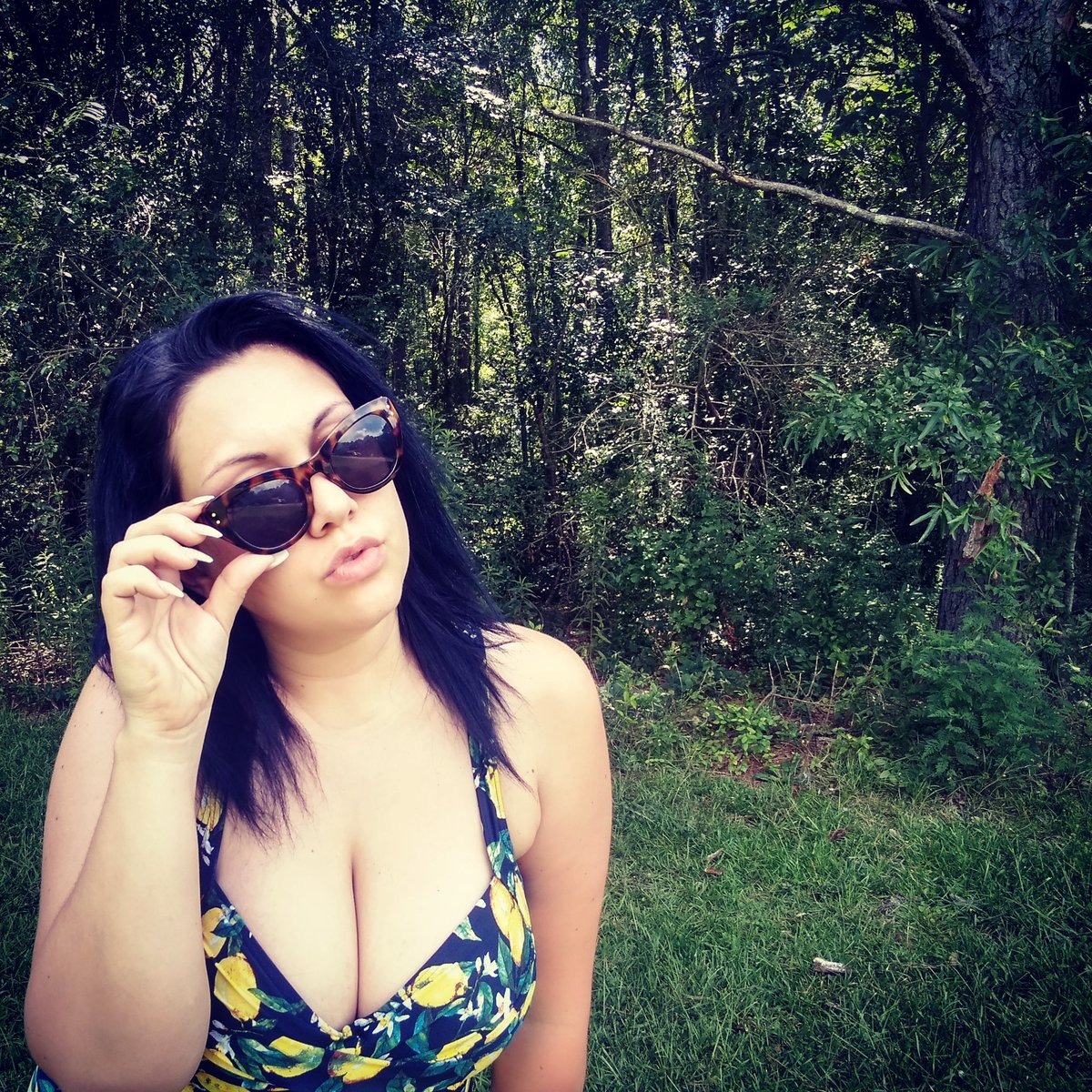 AMommy91's tweet photo. Everyday selfies 💁🏻♀️🍋
#savage #lemons #sunnies #niptuckswimwear @niptuckswim #greekgoddess #glowgetter #spf #supergoop #topfoxx #tortoiseshellsunglasses #sun #vitaminc
https://t.co/903B9QKv08 https://t.co/pQas0ybLig