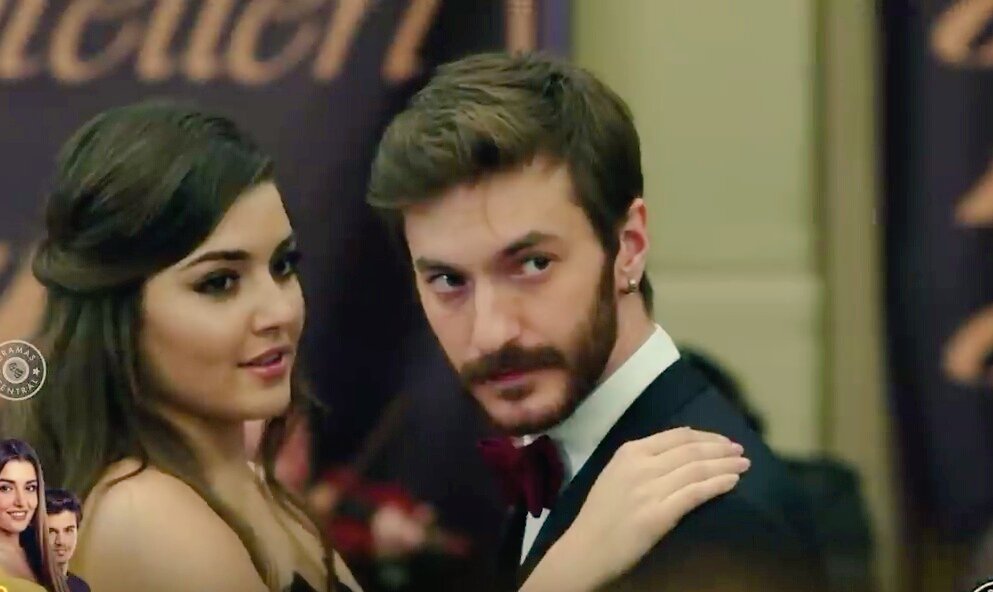 Ayesha_ZaYain2's tweet photo. New year's eve but partners swapped coz Mama Gunesh is in detective mode😂😂💙

#EmTug
#AlSel
#Gunesinkizlari https://t.co/0ht7hS5iWi