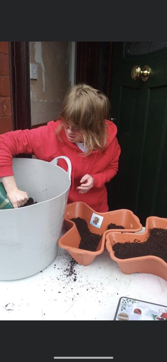 Thrive_CIC's tweet photo. Chloe today chose as part of her micro growing session to plant Marjoram, lots of lettuce & carrots 🥕 🥬 🌱
We can’t wait to see it all grow & get cooking up a storm together with lots of homegrown vegetables! #microgrowing #nomadrangers #planttogether @WiganCouncil https://t.co/ph76NQKcgV