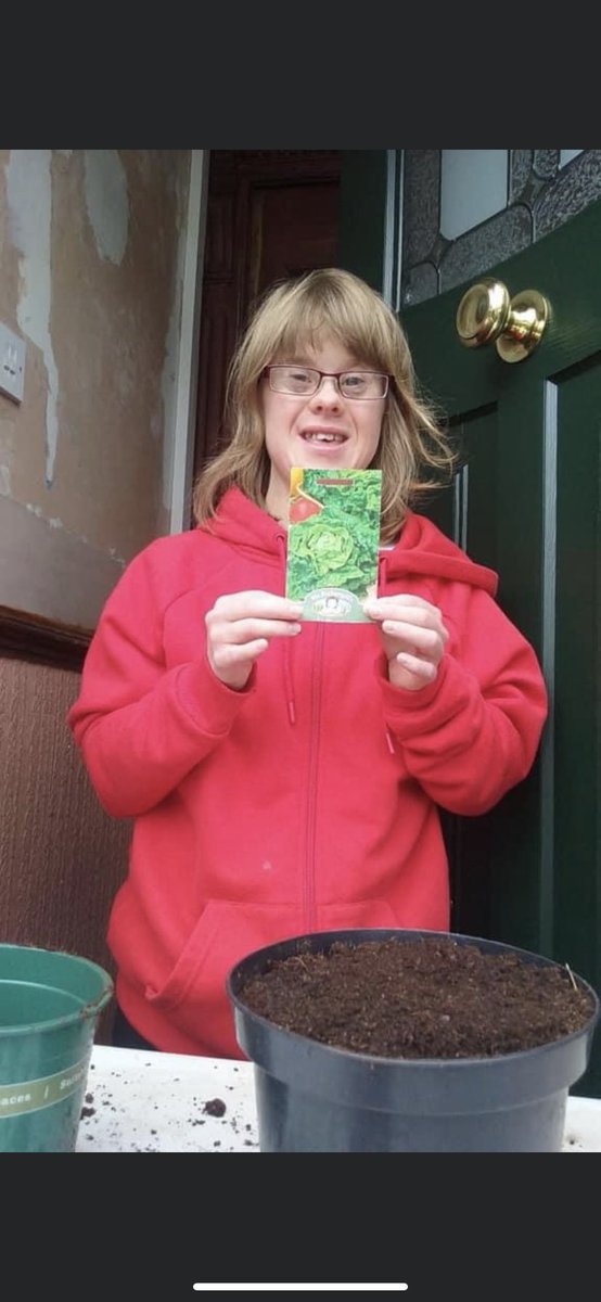 Thrive_CIC's tweet photo. Chloe today chose as part of her micro growing session to plant Marjoram, lots of lettuce & carrots 🥕 🥬 🌱
We can’t wait to see it all grow & get cooking up a storm together with lots of homegrown vegetables! #microgrowing #nomadrangers #planttogether @WiganCouncil https://t.co/ph76NQKcgV
