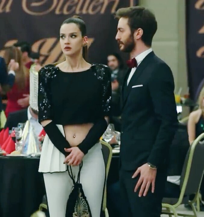 Ayesha_ZaYain2's tweet photo. What a bomb pair💥😍
#EmTug

#Gunesinkizlari https://t.co/SDepjtEV94