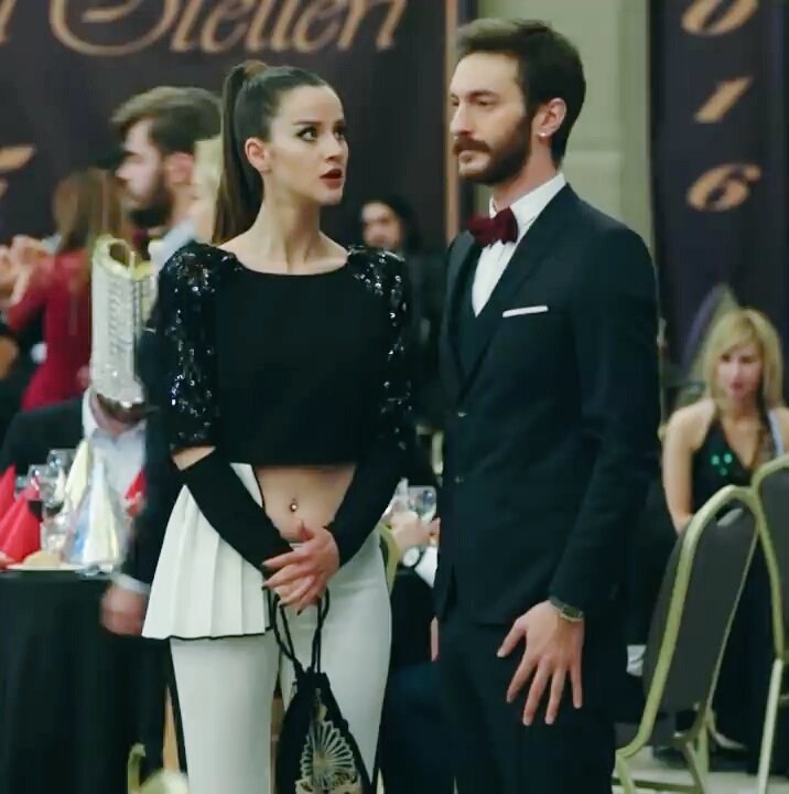Ayesha_ZaYain2's tweet photo. What a bomb pair💥😍
#EmTug

#Gunesinkizlari https://t.co/SDepjtEV94